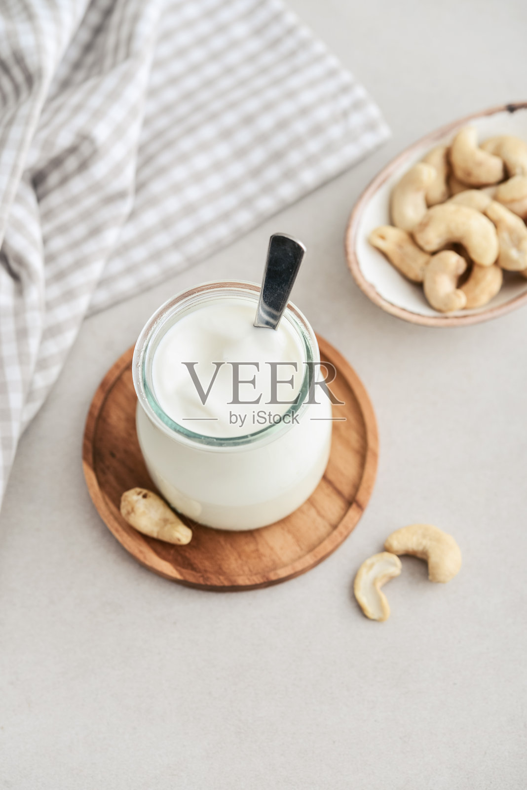 罐装腰果酸奶油照片摄影图片