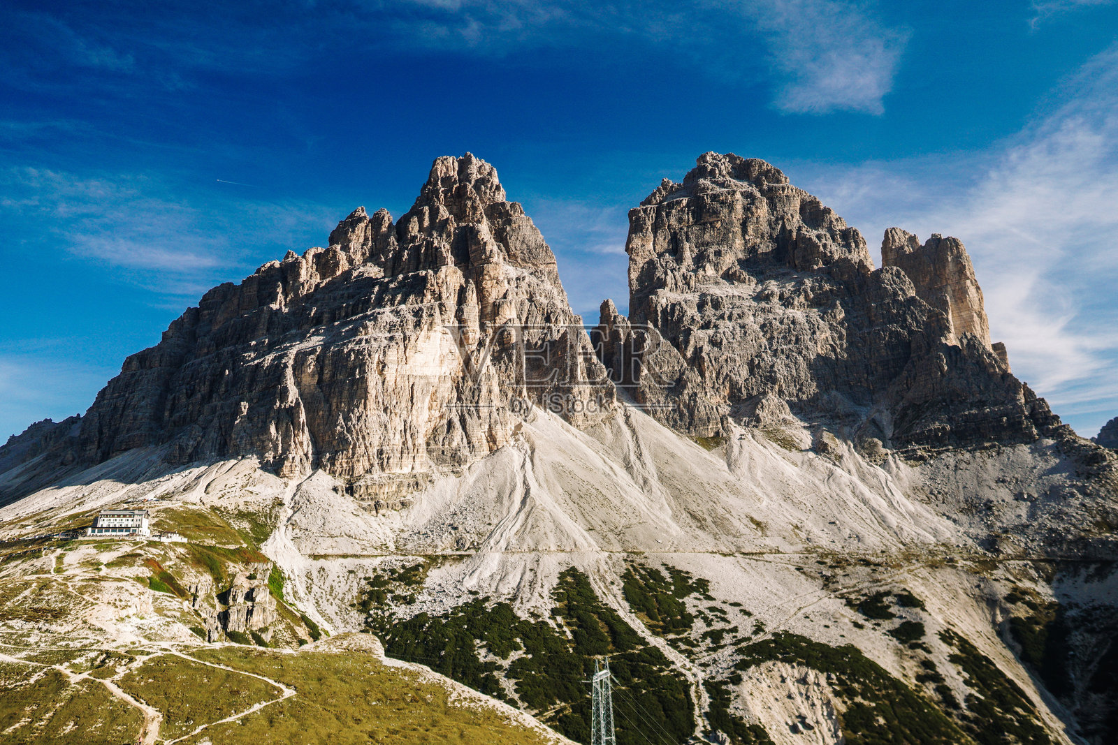 双塔多洛米石构造，近景照片摄影图片