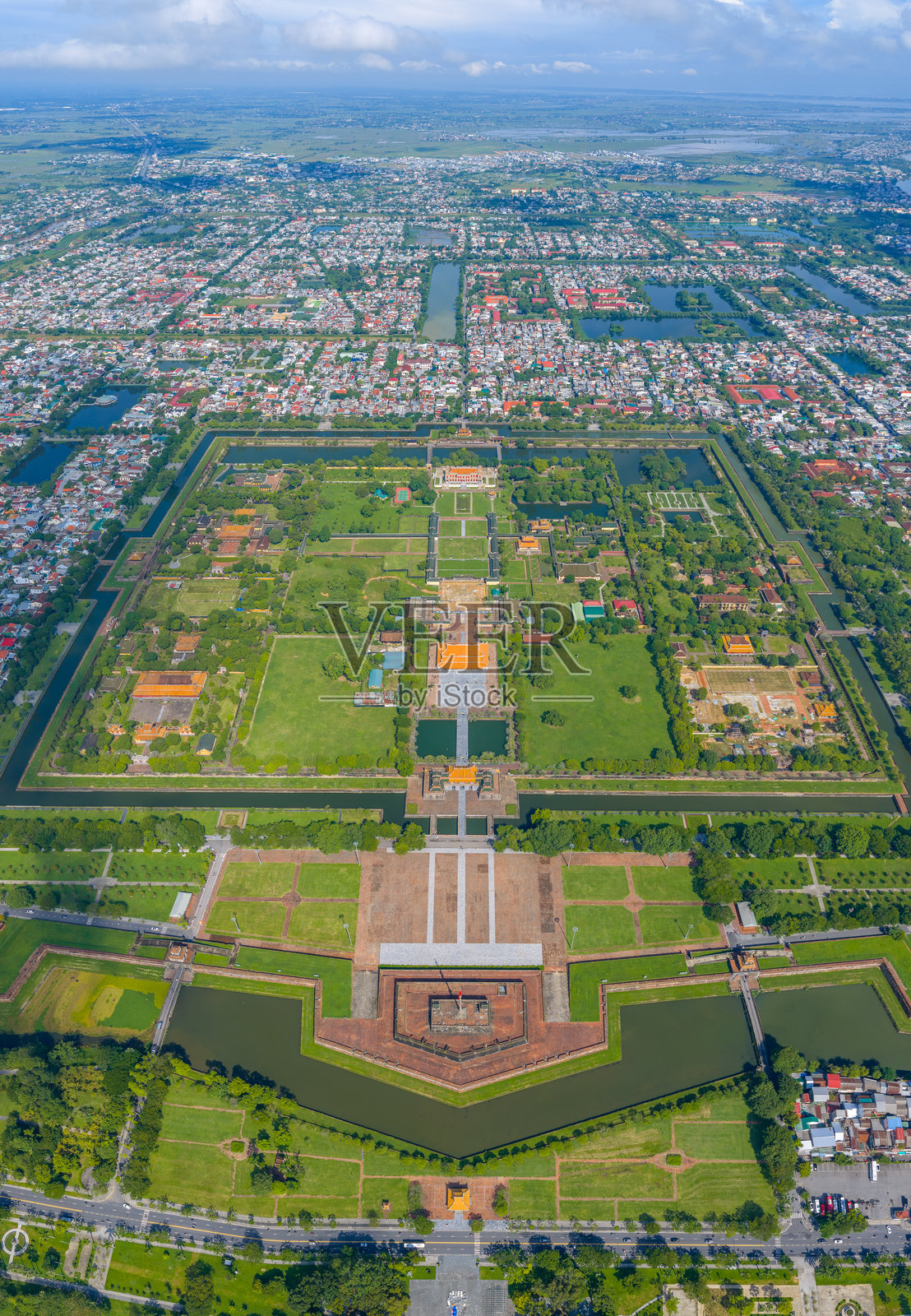 越南顺化皇城鸟瞰图及顺化市景观。阮朝皇宫。照片摄影图片