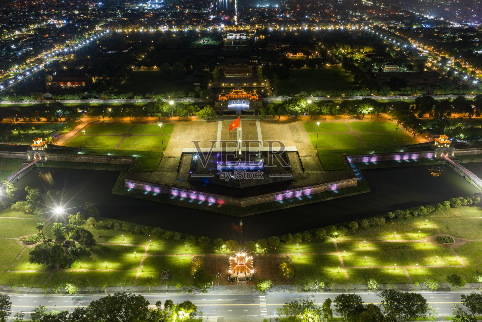 越南顺化皇城航拍，俯瞰顺化市。阮朝皇宫。照片摄影图片