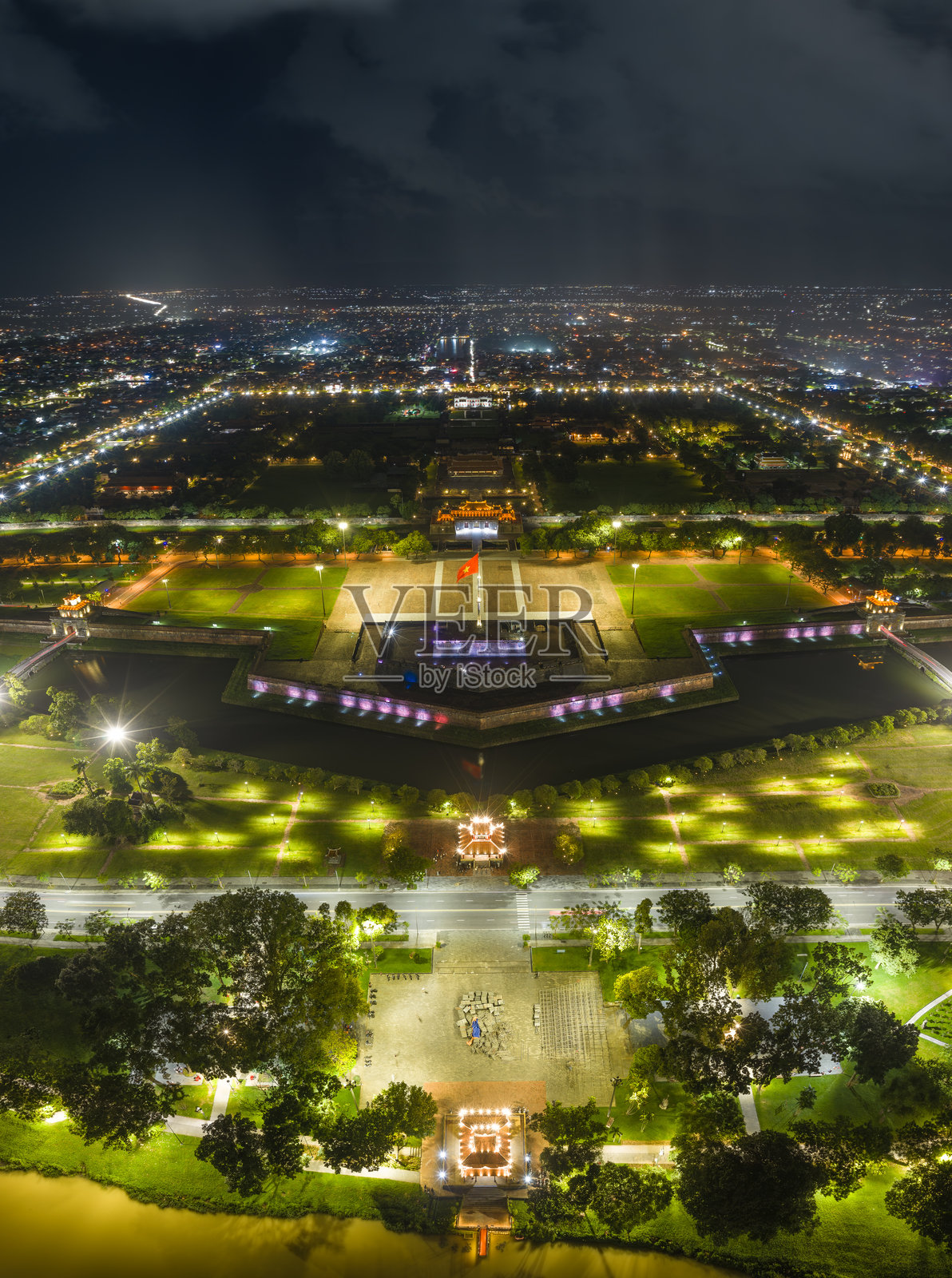 越南顺化皇城航拍，远眺顺化市。阮朝皇宫。照片摄影图片