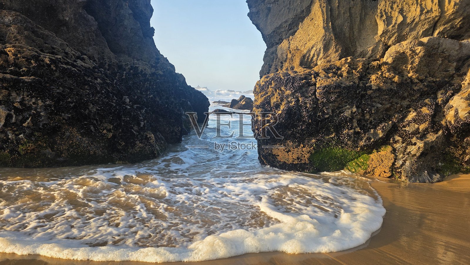 阿德拉加海滩的日落照片摄影图片
