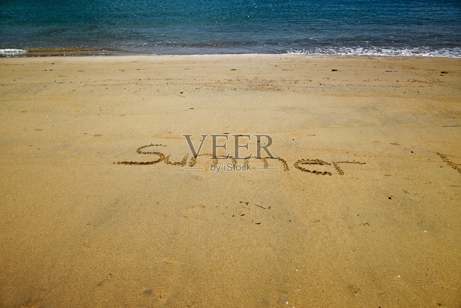 夏日，写在小凯特里特里海滩的金色沙滩上照片摄影图片