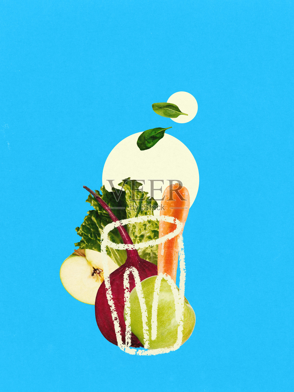数字拼贴。新鲜甜菜胡萝卜苹果汁组合，背景为蓝色，带有绿叶照片摄影图片