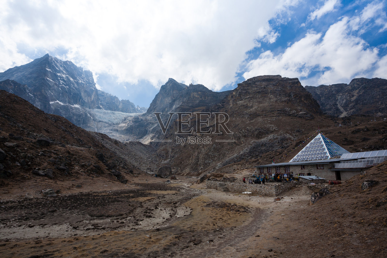 尼泊尔，卢布杰地区，珠峰大本营徒步，金字塔研究中心照片摄影图片