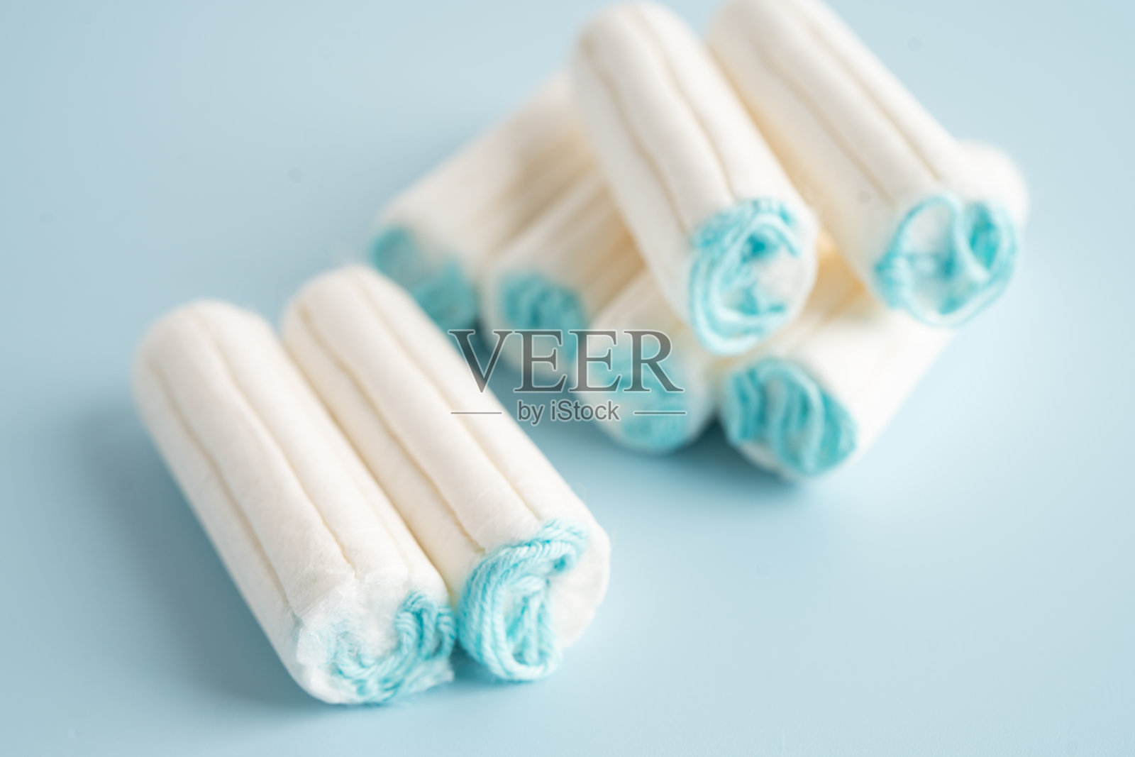 女性卫生用品棉条，用于经期卫生和经期周期防护。照片摄影图片