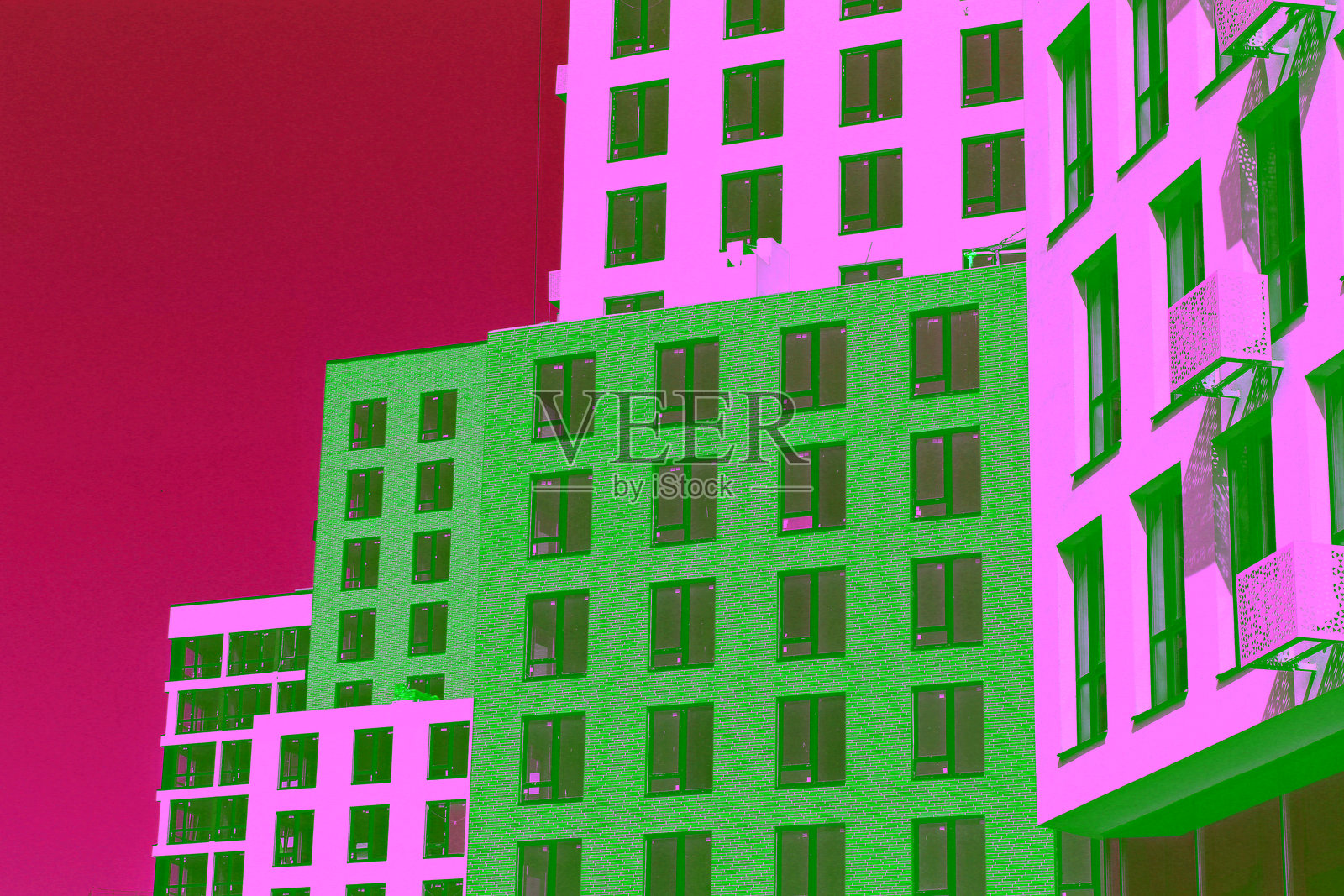 新建的住宅房屋，线条笔直，建筑呈几何造型照片摄影图片