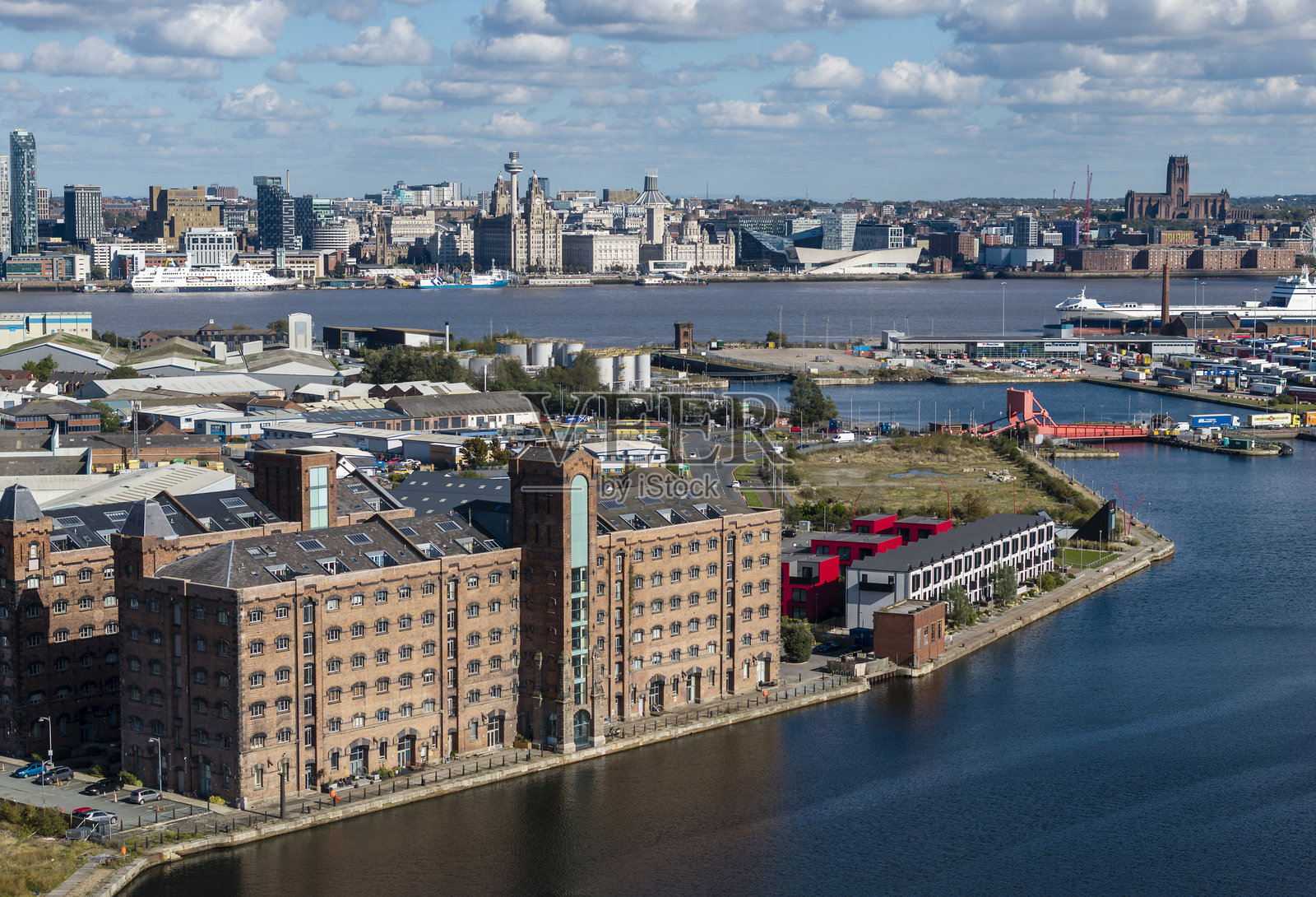 英格兰威尔勒尔比肯黑德码头东浮码头公寓照片摄影图片