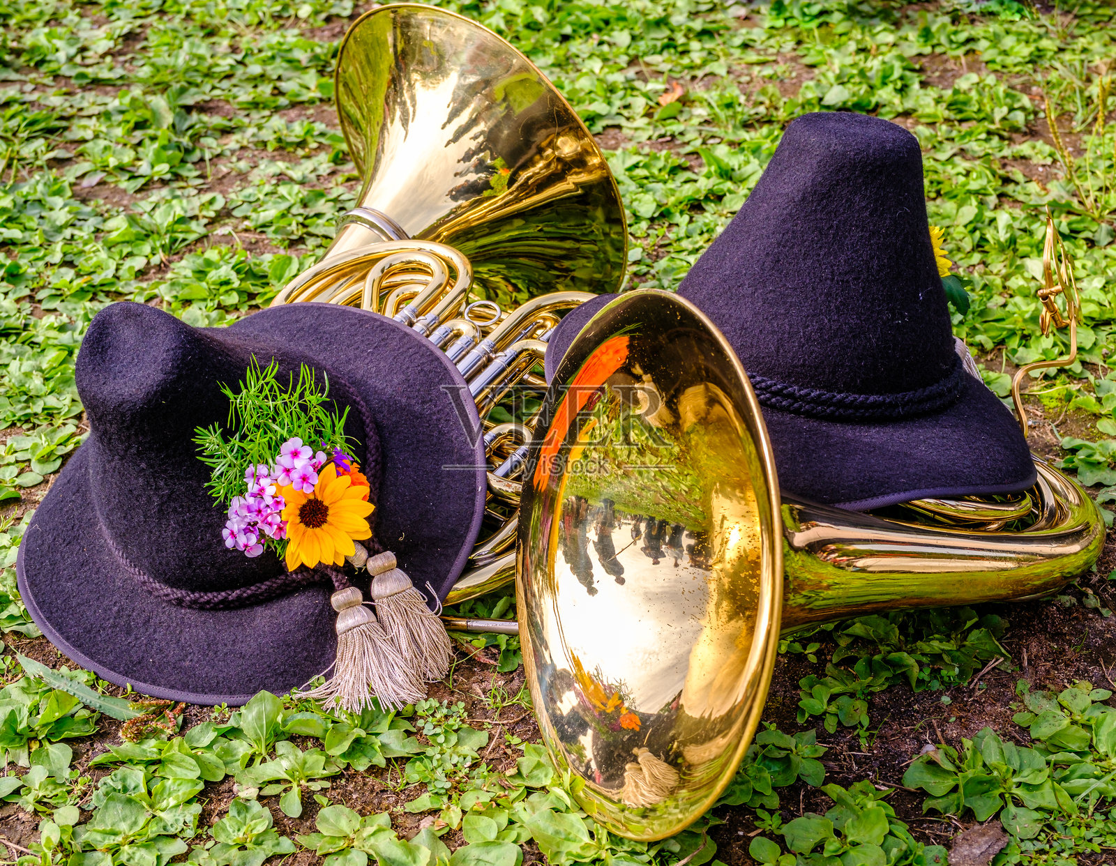 巴伐利亚铜管乐队的典型乐器照片摄影图片