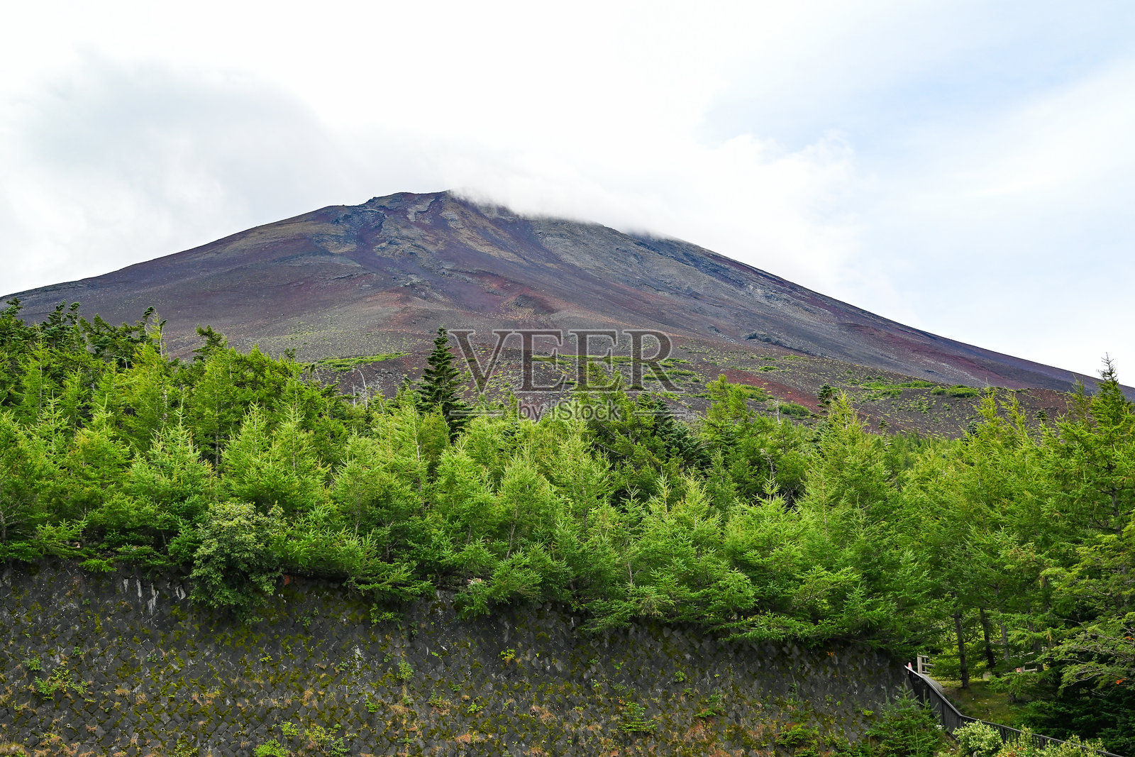 山梨县富士山五合目小御岳神社照片摄影图片