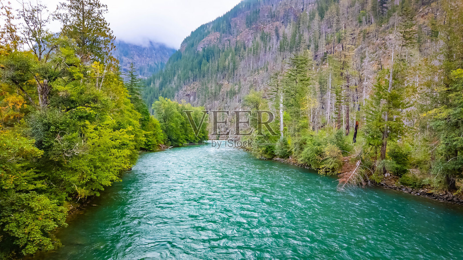 从高处俯瞰迪亚波罗湖的风景照片摄影图片
