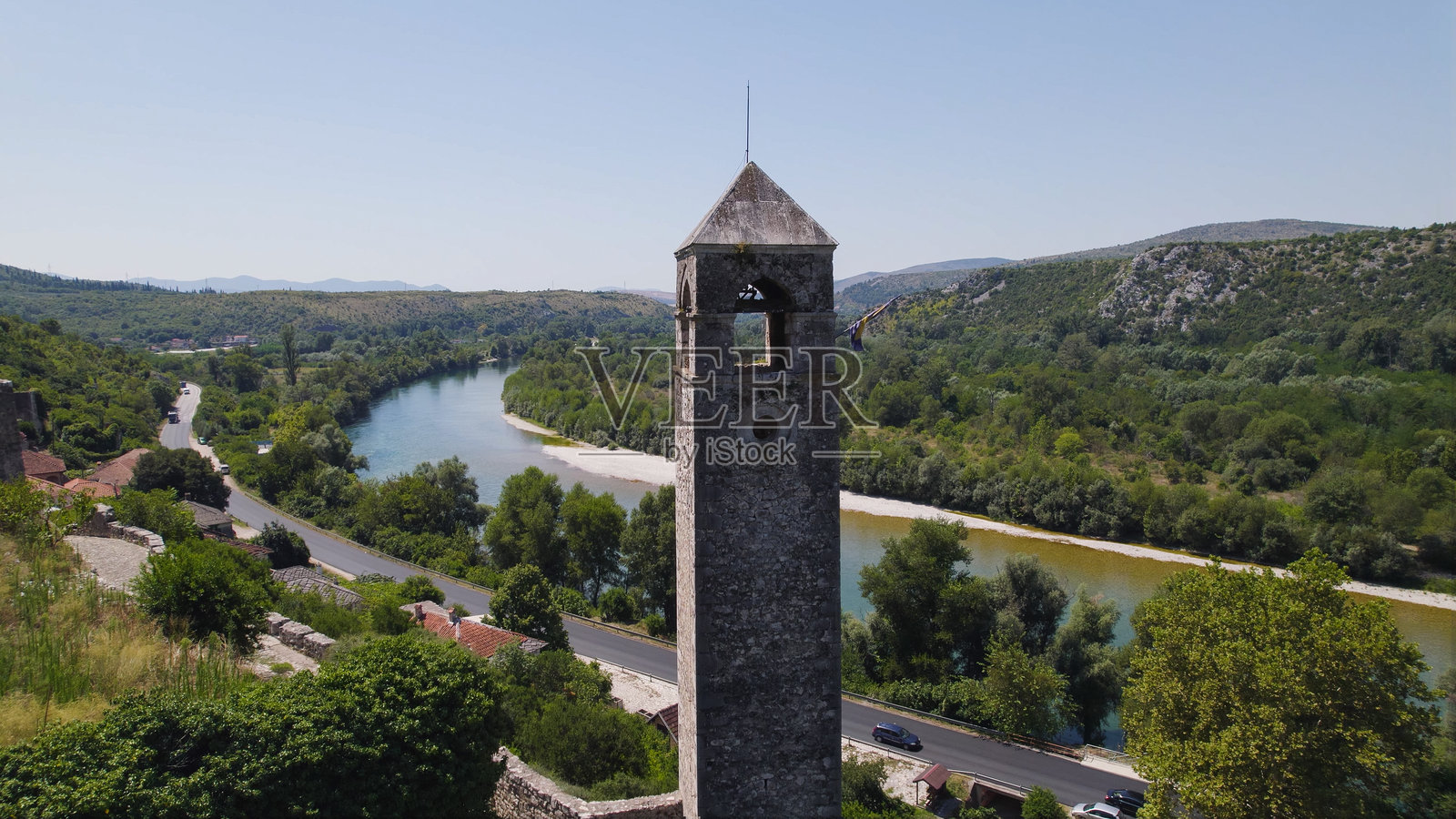 波黑波切泰利萨哈特库拉钟楼的航拍图照片摄影图片