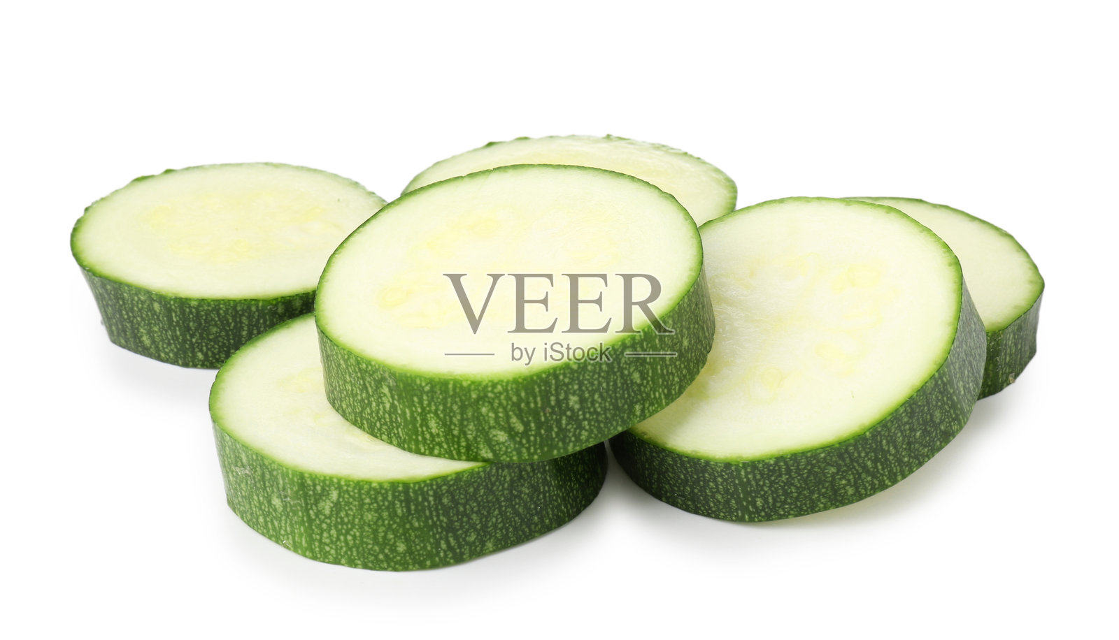 新鲜的西葫芦切片，孤立在白色背景上照片摄影图片