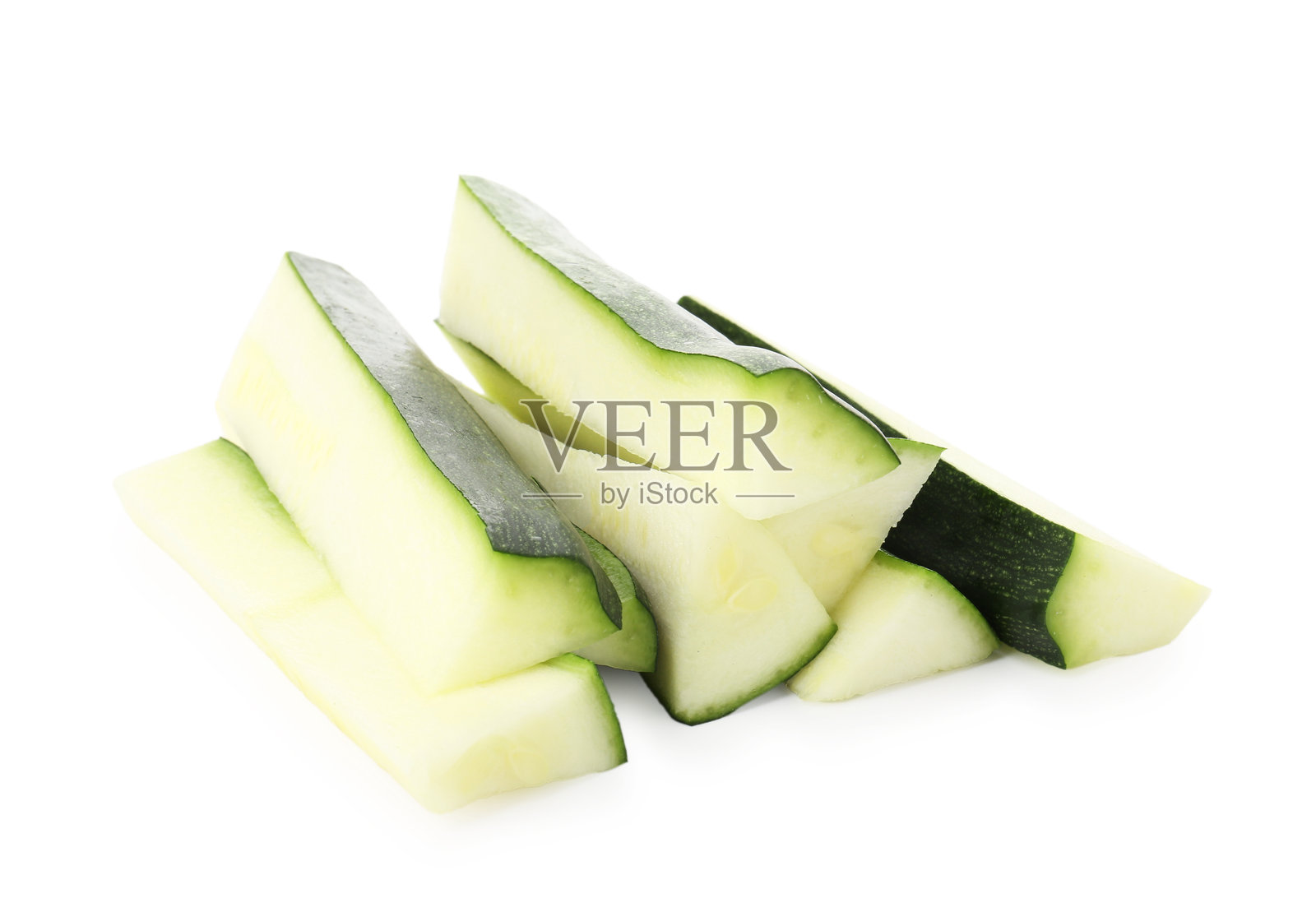新鲜的西葫芦片，孤立在白色背景上照片摄影图片