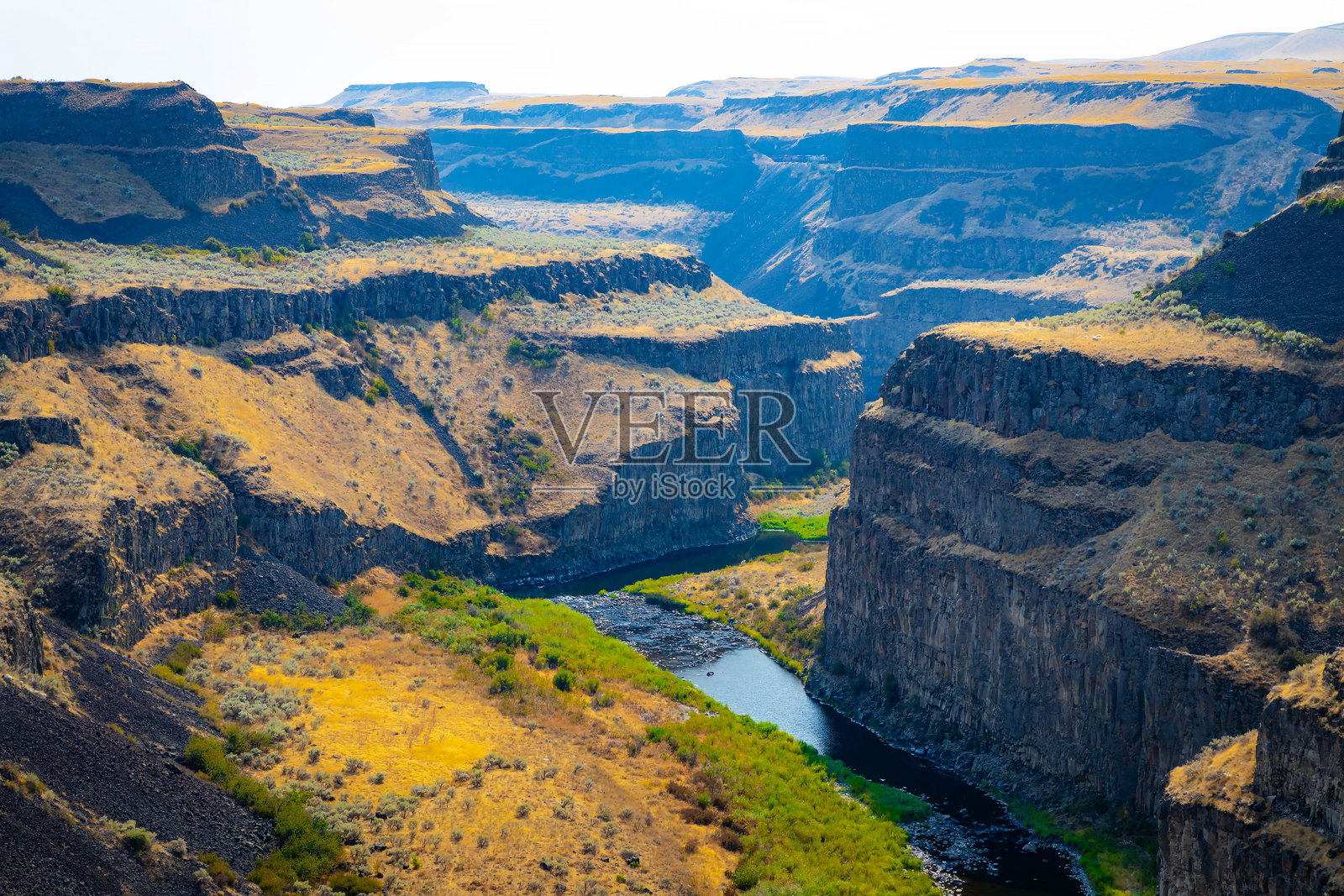 华盛顿州帕卢斯瀑布州立公园内色彩鲜艳的日落景象照片摄影图片