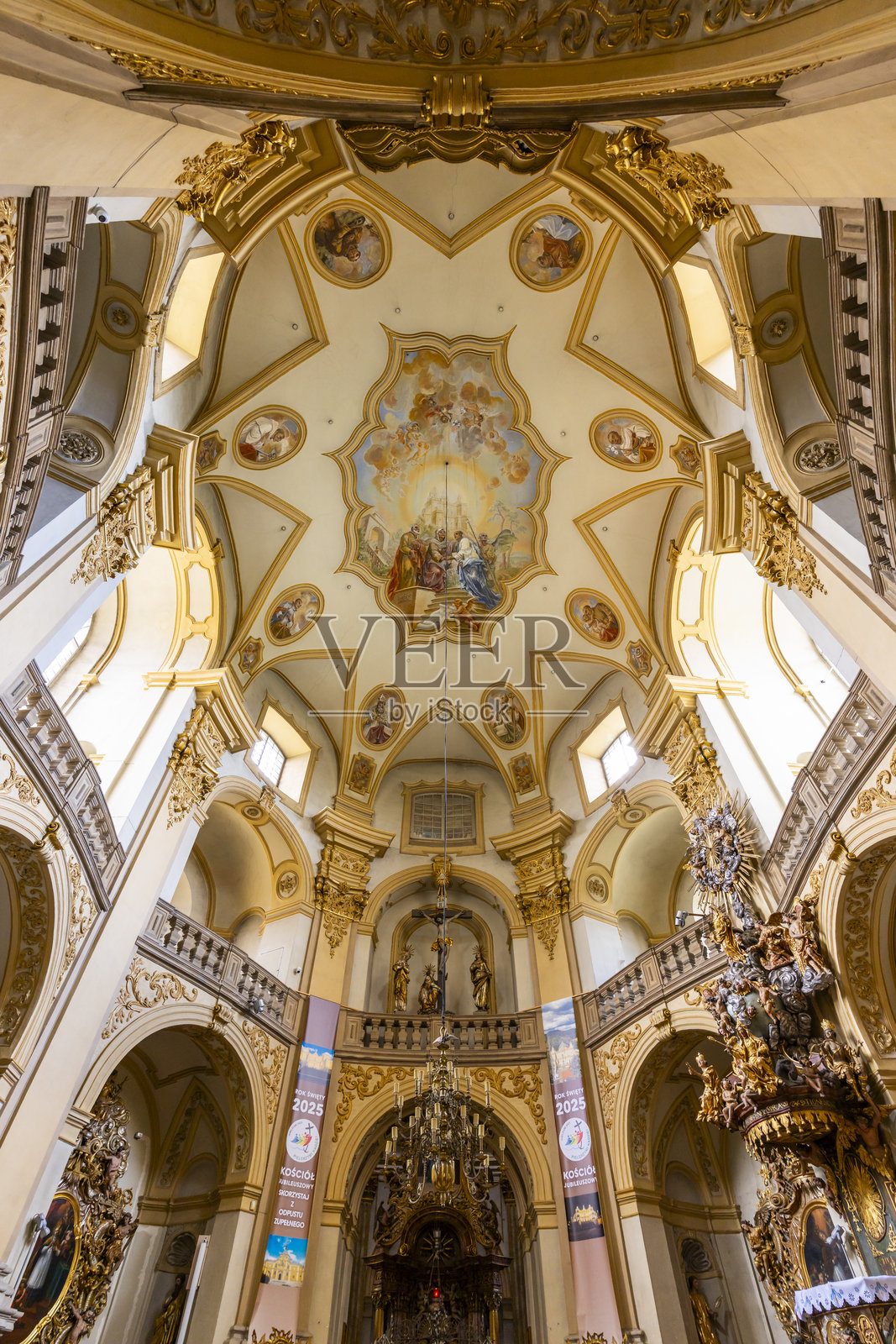 波兰拉德科夫教堂内部华丽的天花板壁画照片摄影图片
