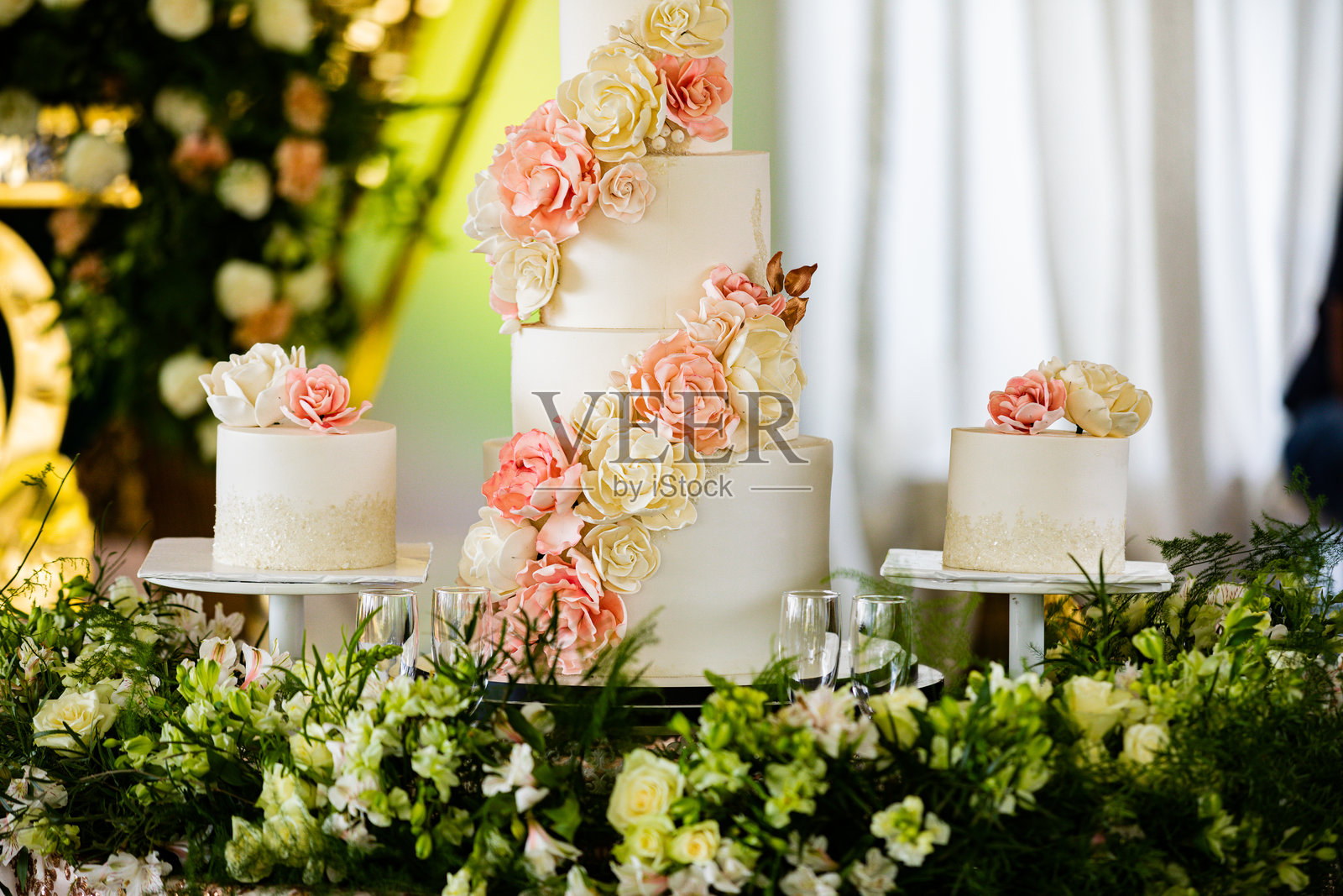 肯尼亚东非的婚礼蛋糕布置、生日细节，美味可口照片摄影图片