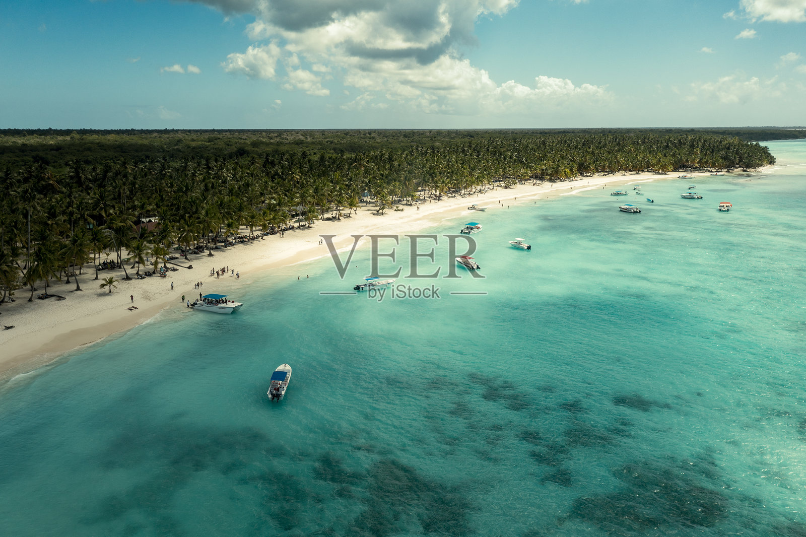 从高处俯瞰多米尼加共和国的热带加勒比海滩照片摄影图片