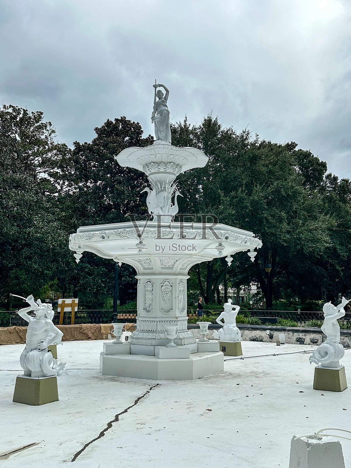 佐治亚州萨凡纳福赛斯公园的白色喷泉照片摄影图片