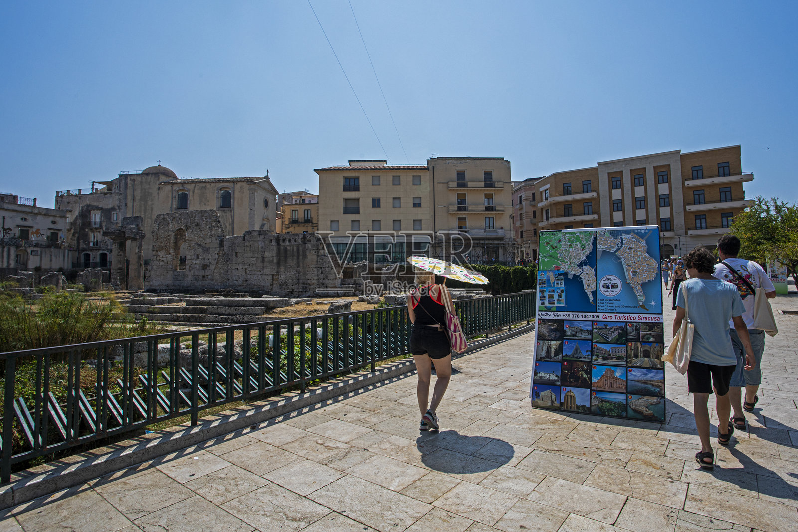 2025年9月16日下午，西西里南部锡拉库萨的广场照片摄影图片