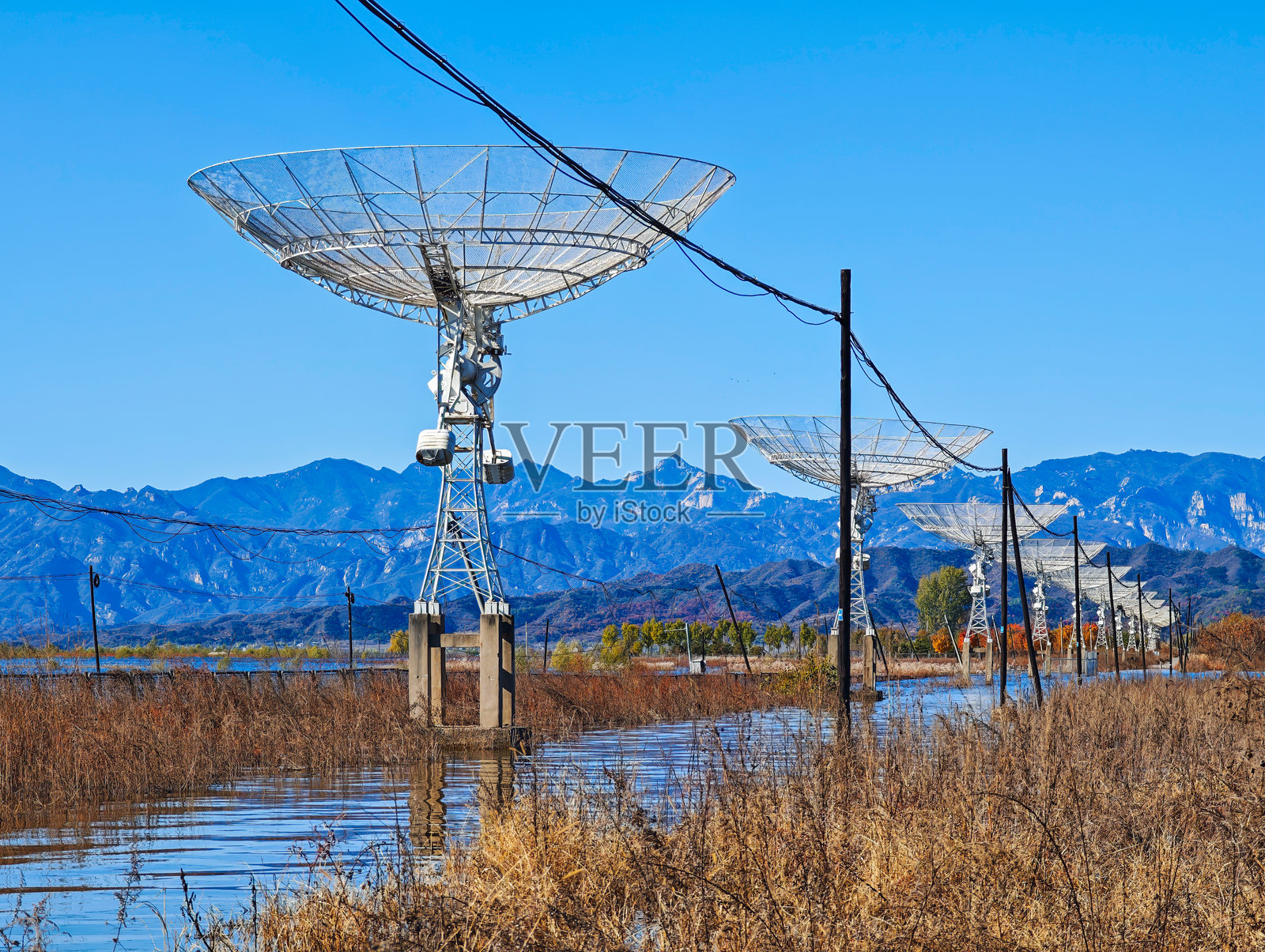 天文台的射电望远镜照片摄影图片