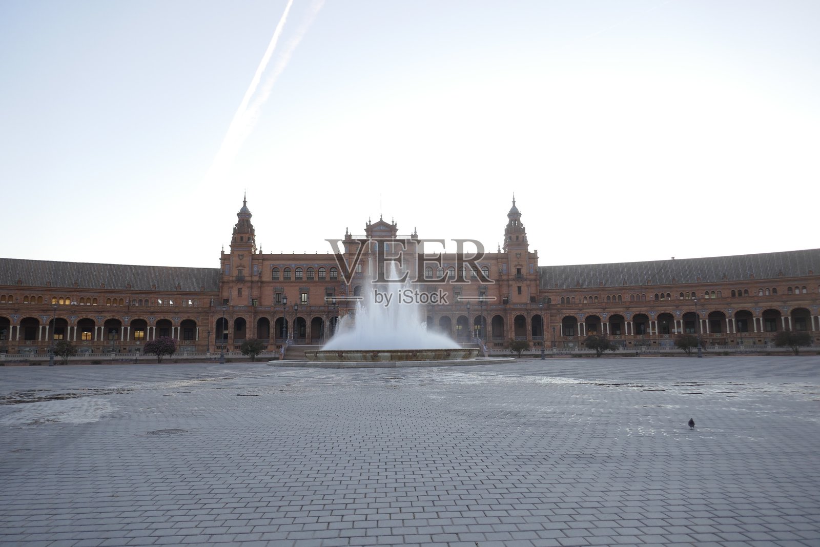 九月阳光明媚的塞维利亚照片摄影图片