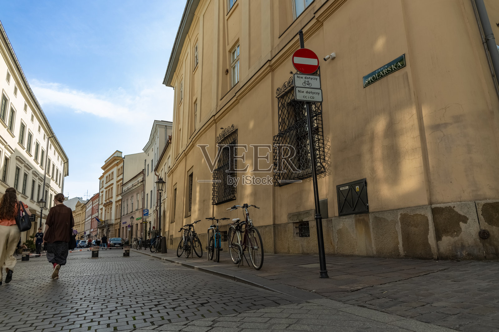 波兰，老城斯托拉尔斯卡街，坐落着美丽的建筑照片摄影图片