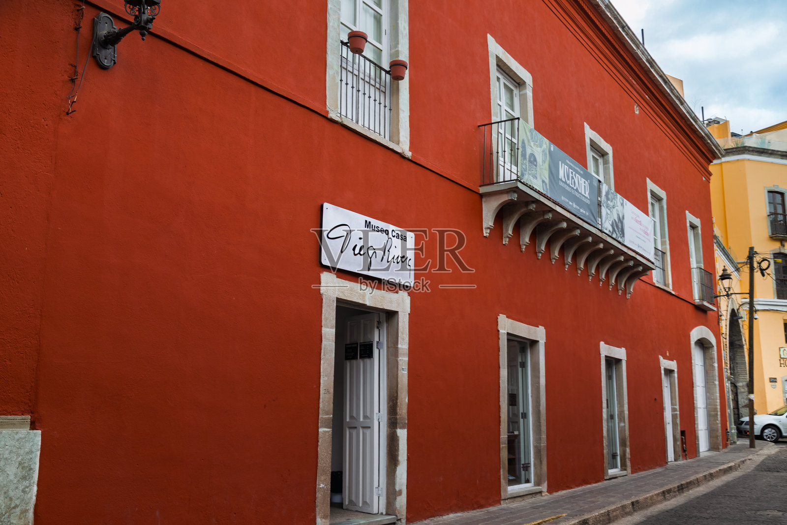 历史中心迪亚戈·里维拉博物馆(Museo Casa Diego Rivera)的外观和入口照片摄影图片