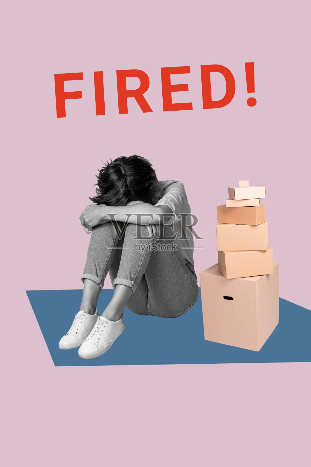 垂直素描海报拼贴画，一个困惑的女商人在拥抱膝盖时独自坐着，象征着被解雇、失业、裁员和绝望的概念。照片摄影图片