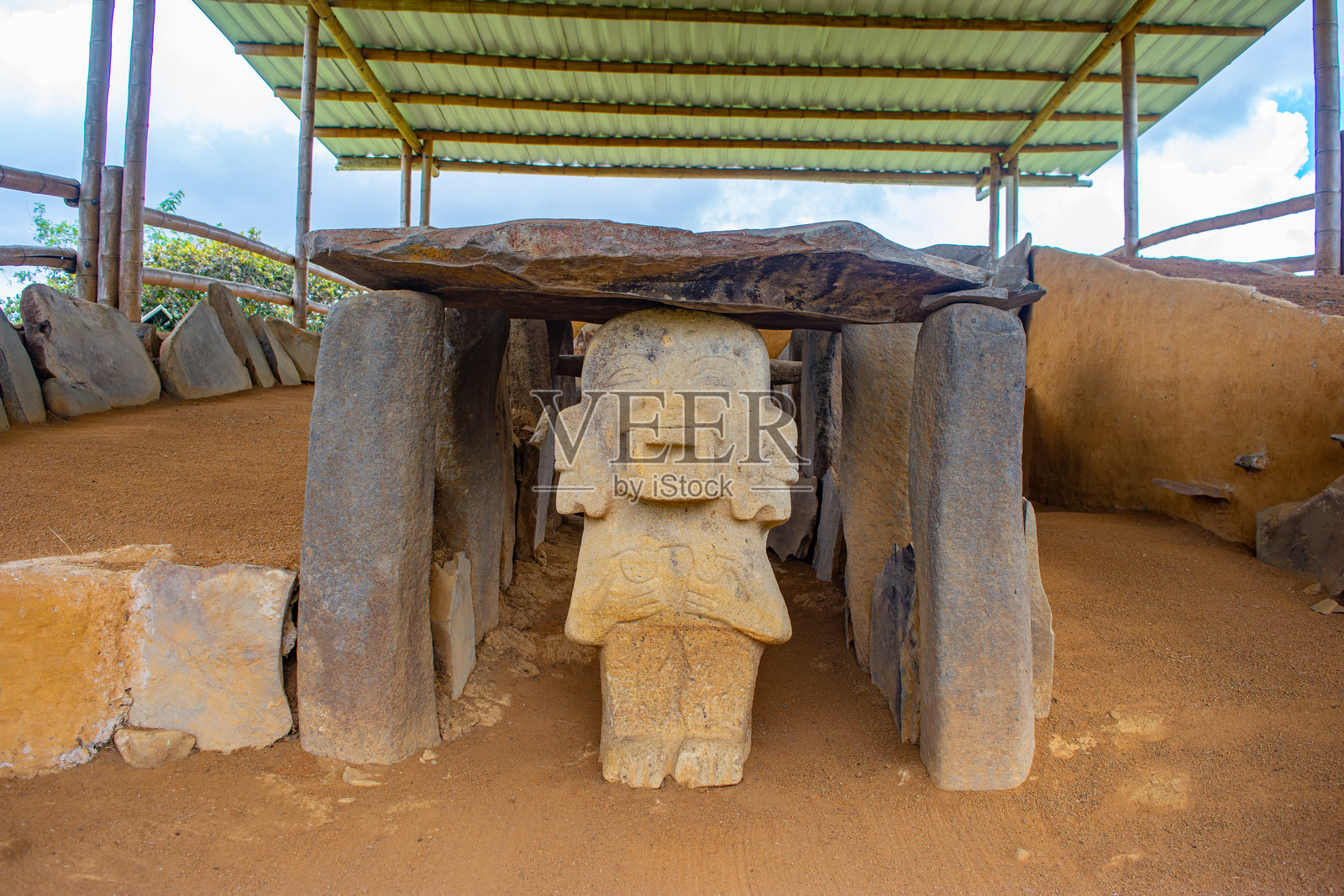 圣奥古斯丁的古老石像照片摄影图片