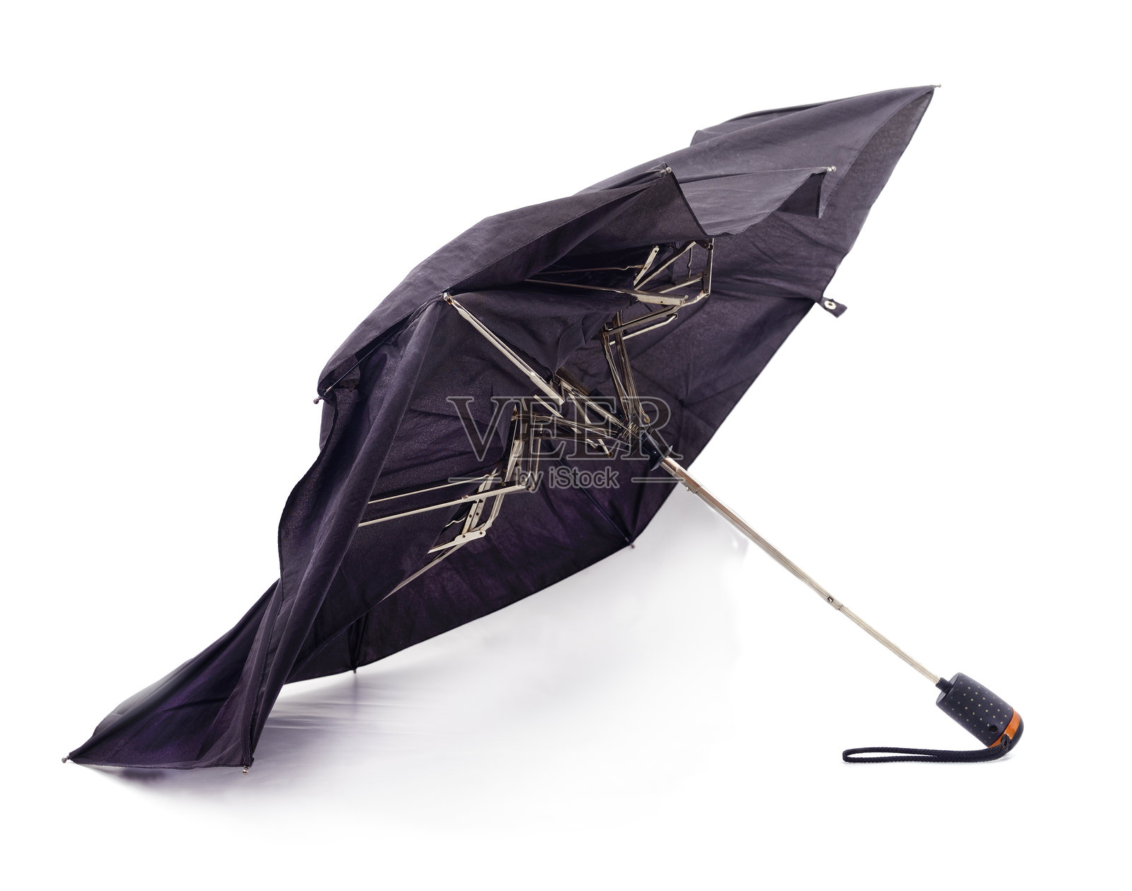 白色背景上的黑色破伞照片摄影图片