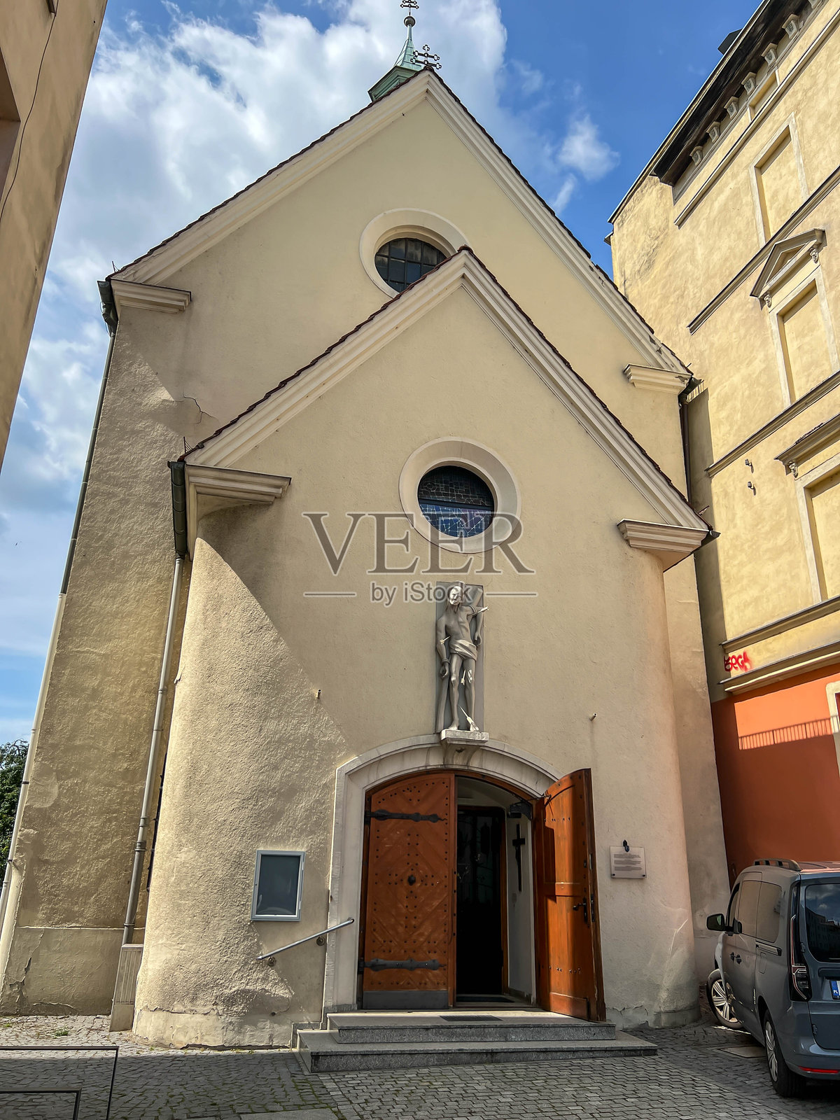 波兰奥波莱的圣塞巴斯蒂安巴洛克教堂。建于1698年，作为瘟疫结束后为还愿而建的祭品。照片摄影图片