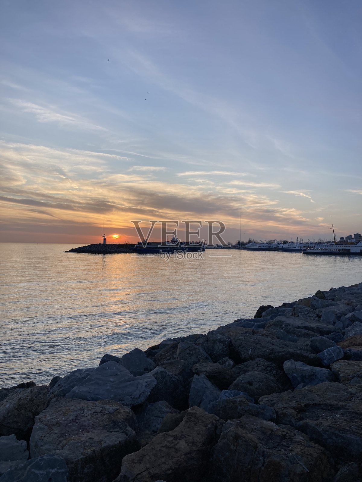 博斯坦吉海滨和灯塔照片摄影图片