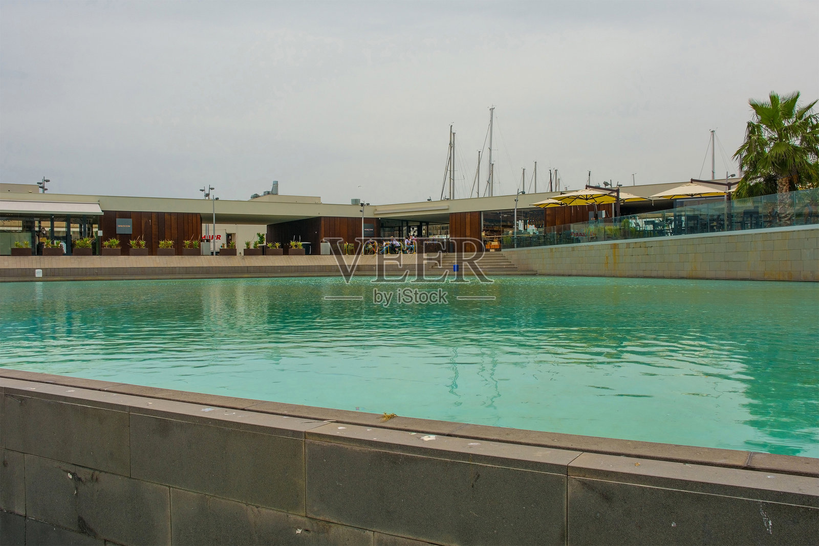 意大利西西里巴勒莫的梯形防波堤照片摄影图片