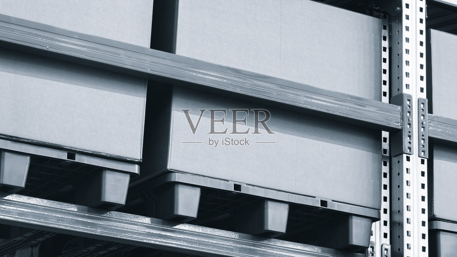 高层物流配送仓库货架上的成排箱子。仓储、配送、物流概念背景。照片摄影图片