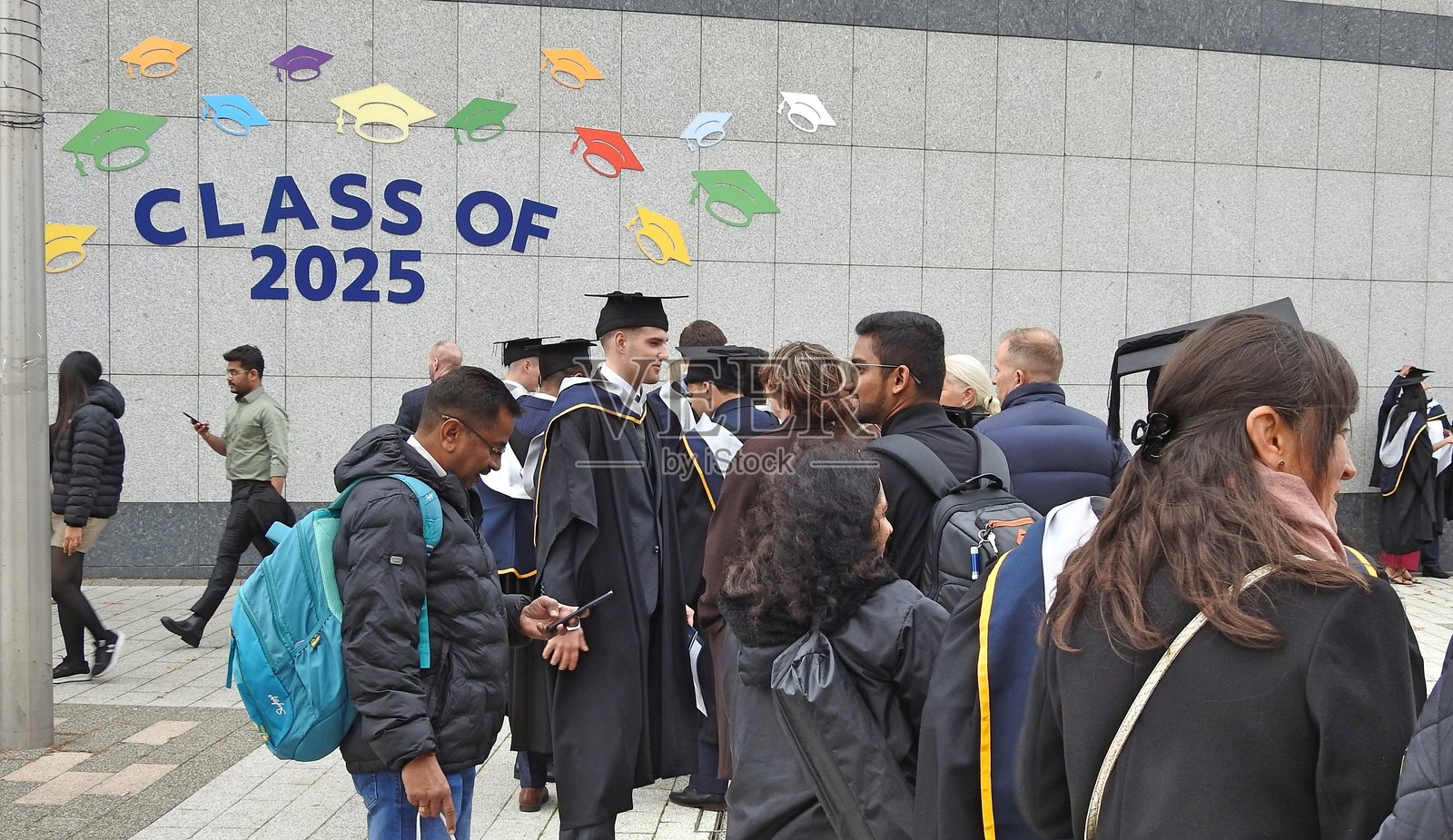 户外毕业照片摄影图片