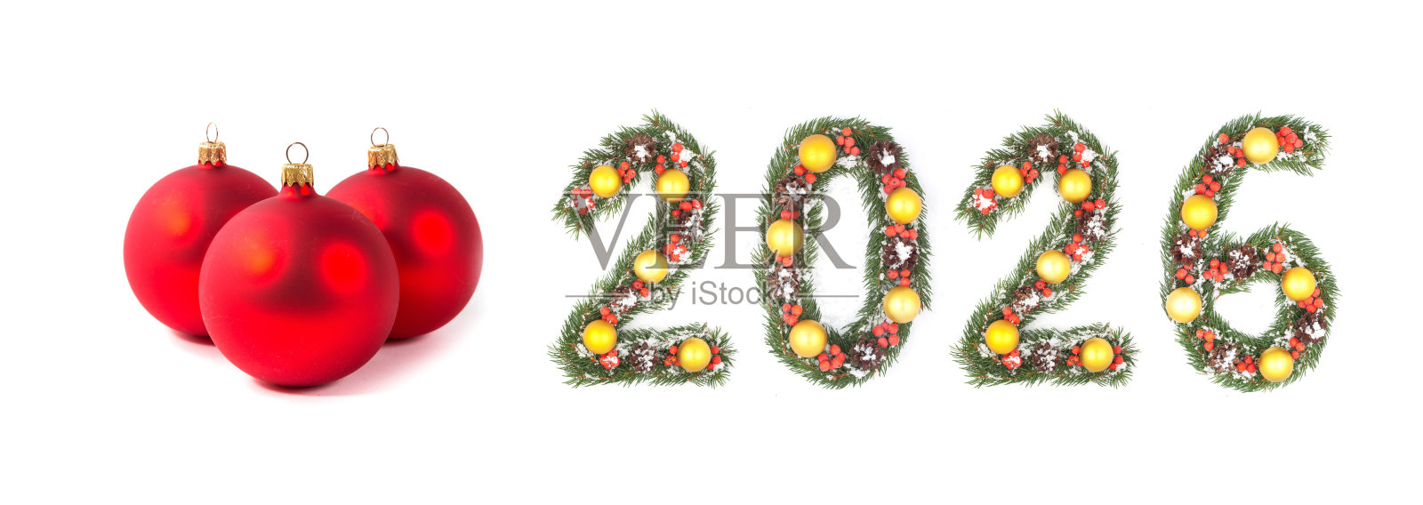 用常绿树枝和节日装饰制作的2026圣诞新年数字，背景为白色，饰有红色圣诞球照片摄影图片