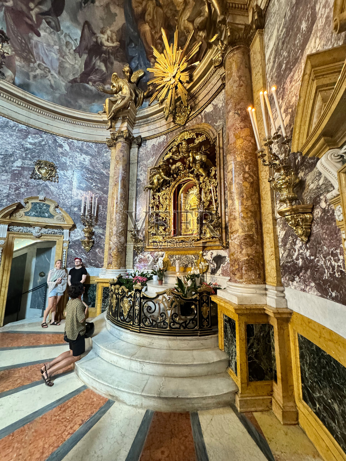 意大利博洛尼亚圣卢卡圣母朝圣地内部照片摄影图片