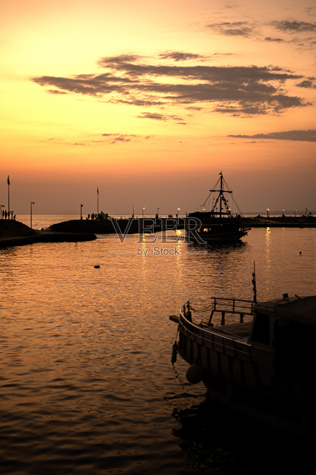 夕阳下的船坞照片摄影图片
