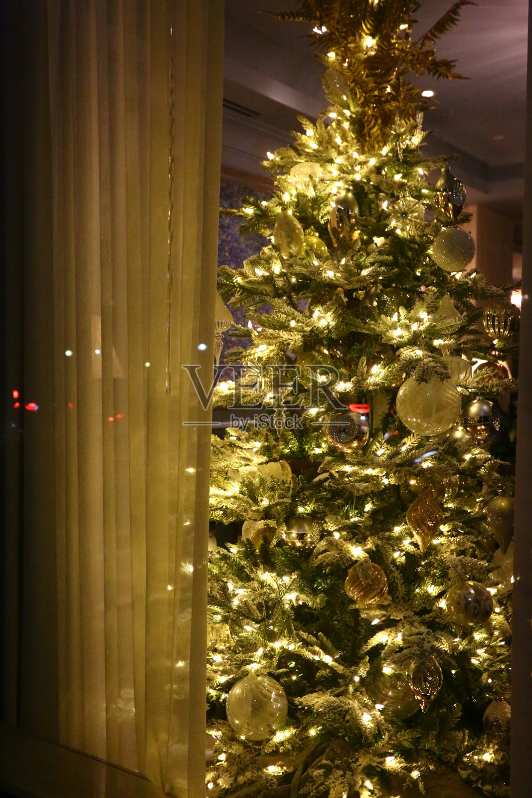 为家庭庆祝活动准备的圣诞节装饰品照片摄影图片