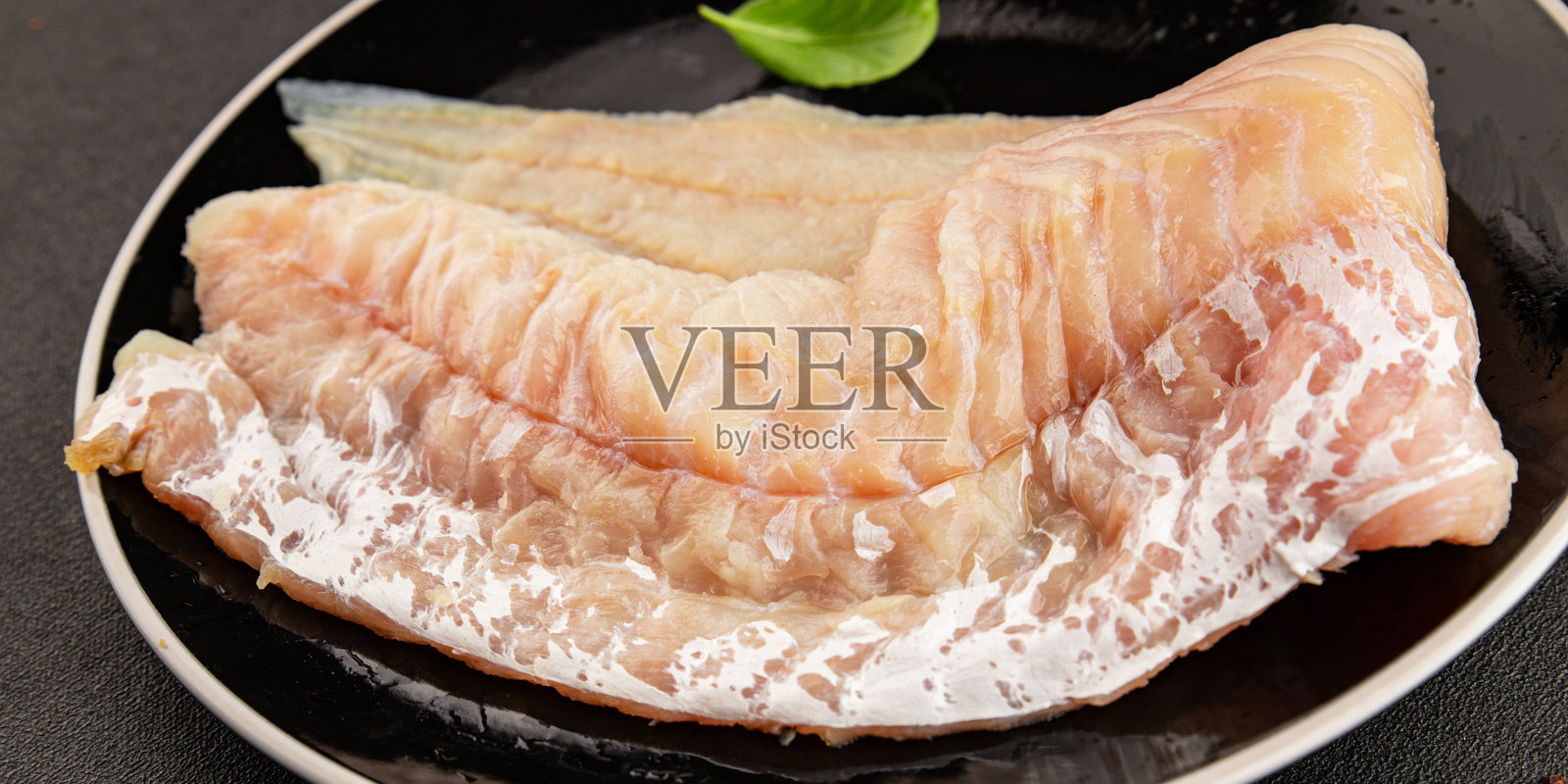 鳕鱼柳，海鲜，普通海鲜，天然产品，美味小吃，新鲜，美味，美食，餐桌上的食物背景，质朴的俯视视角，可复制的空间，鱼素饮食照片摄影图片