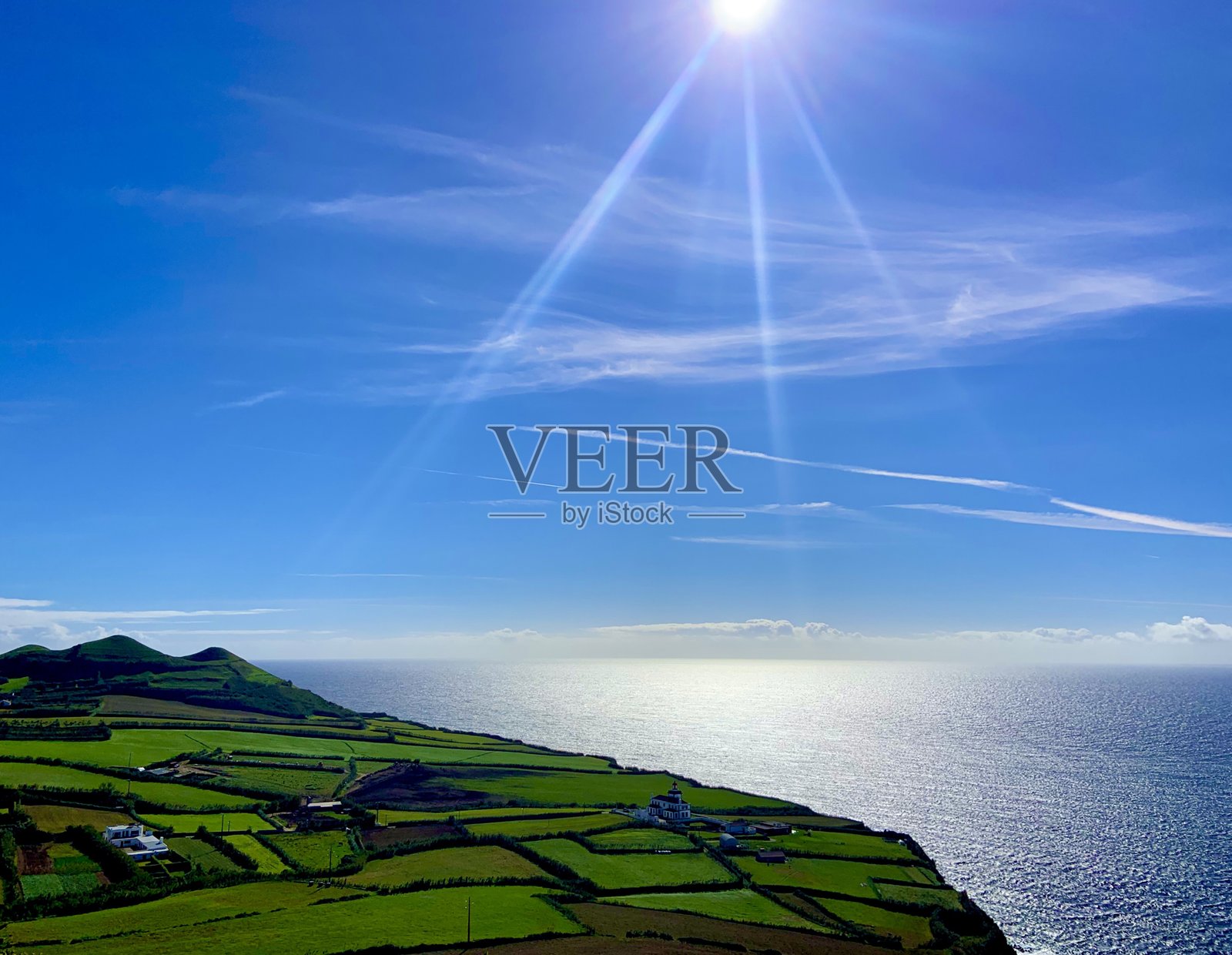 圣米格尔岛——亚速尔群岛的灯光——从空中俯瞰大西洋的恩典照片摄影图片