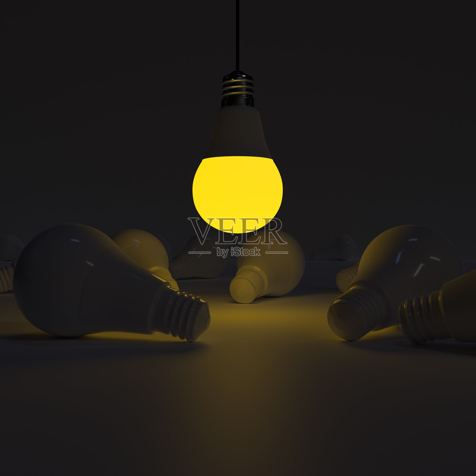 一个倒置的亮着的灯泡在熄灭的（蓝色）灯泡中发出的光中照片摄影图片