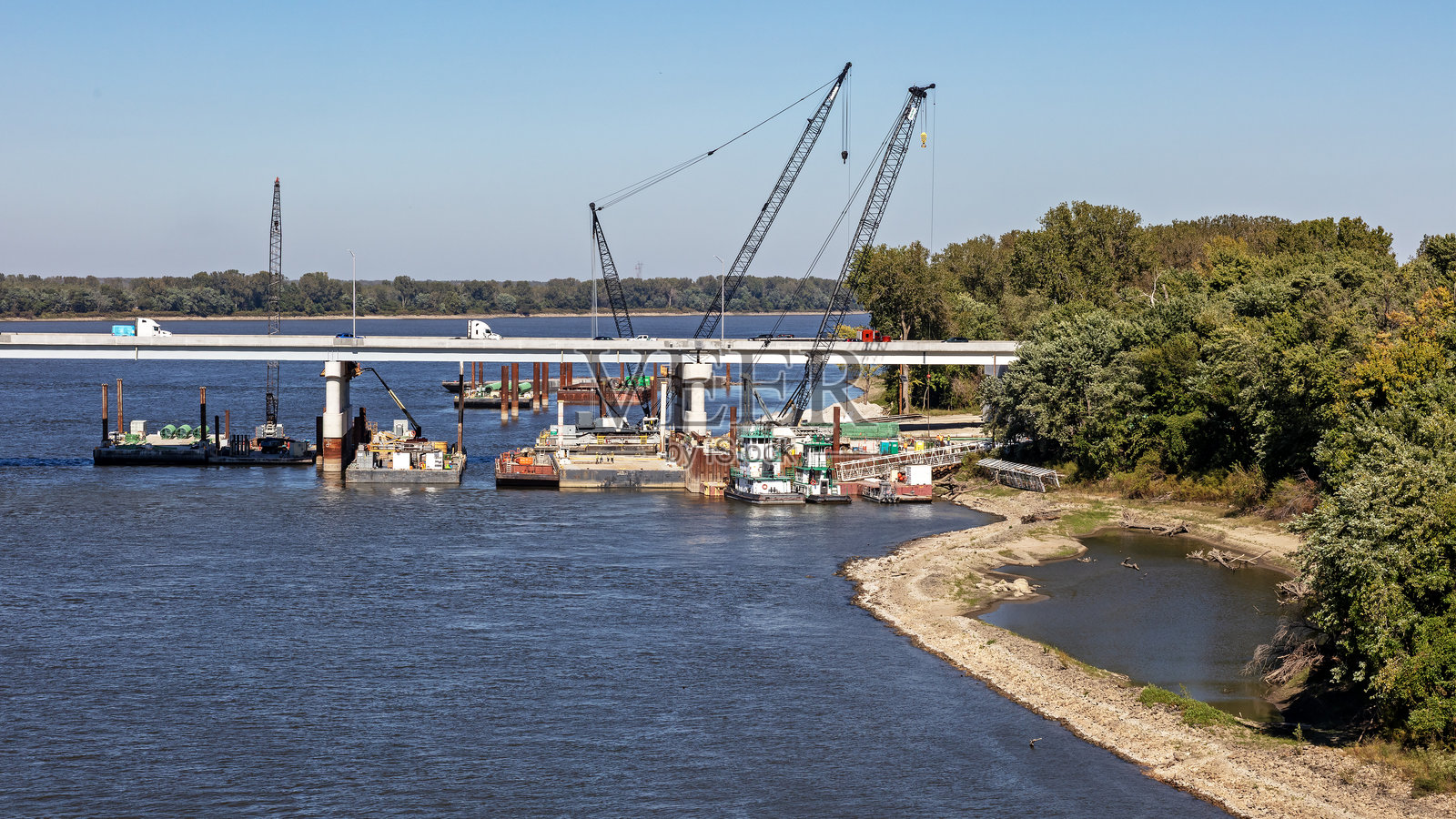 新岩链大桥照片摄影图片