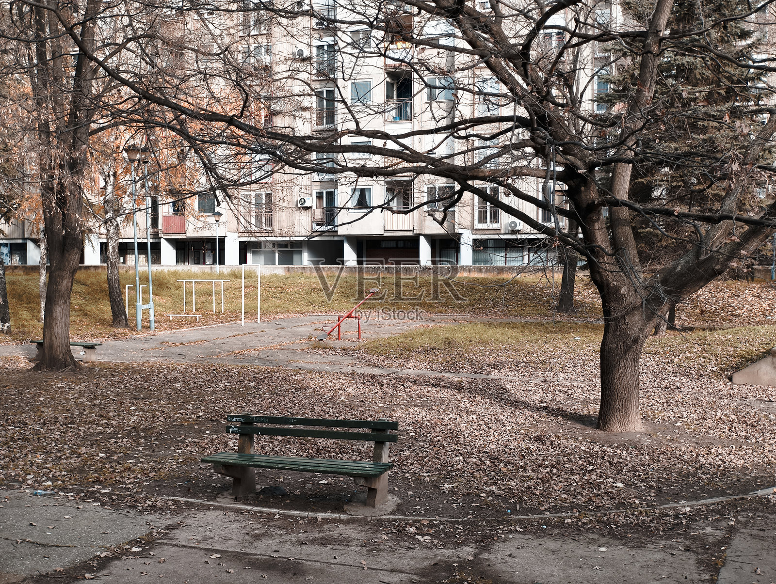 公园里的长椅照片摄影图片