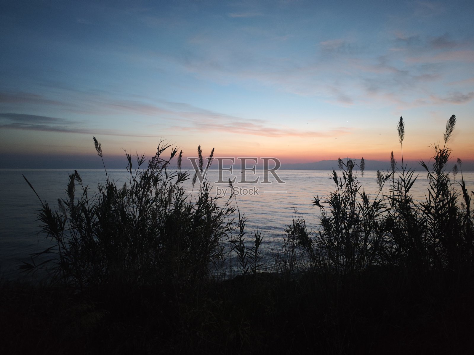 莱斯博斯海岸的日出照片摄影图片