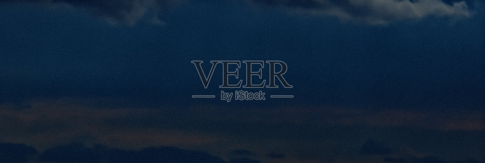 深邃渐变蓝天白云背景横幅照片摄影图片