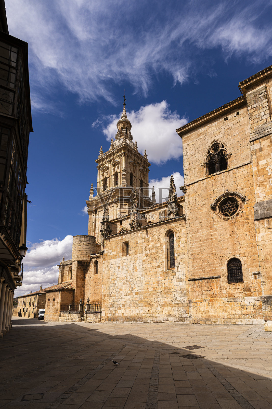 西班牙索里亚省奥斯马镇大教堂主立面照片摄影图片