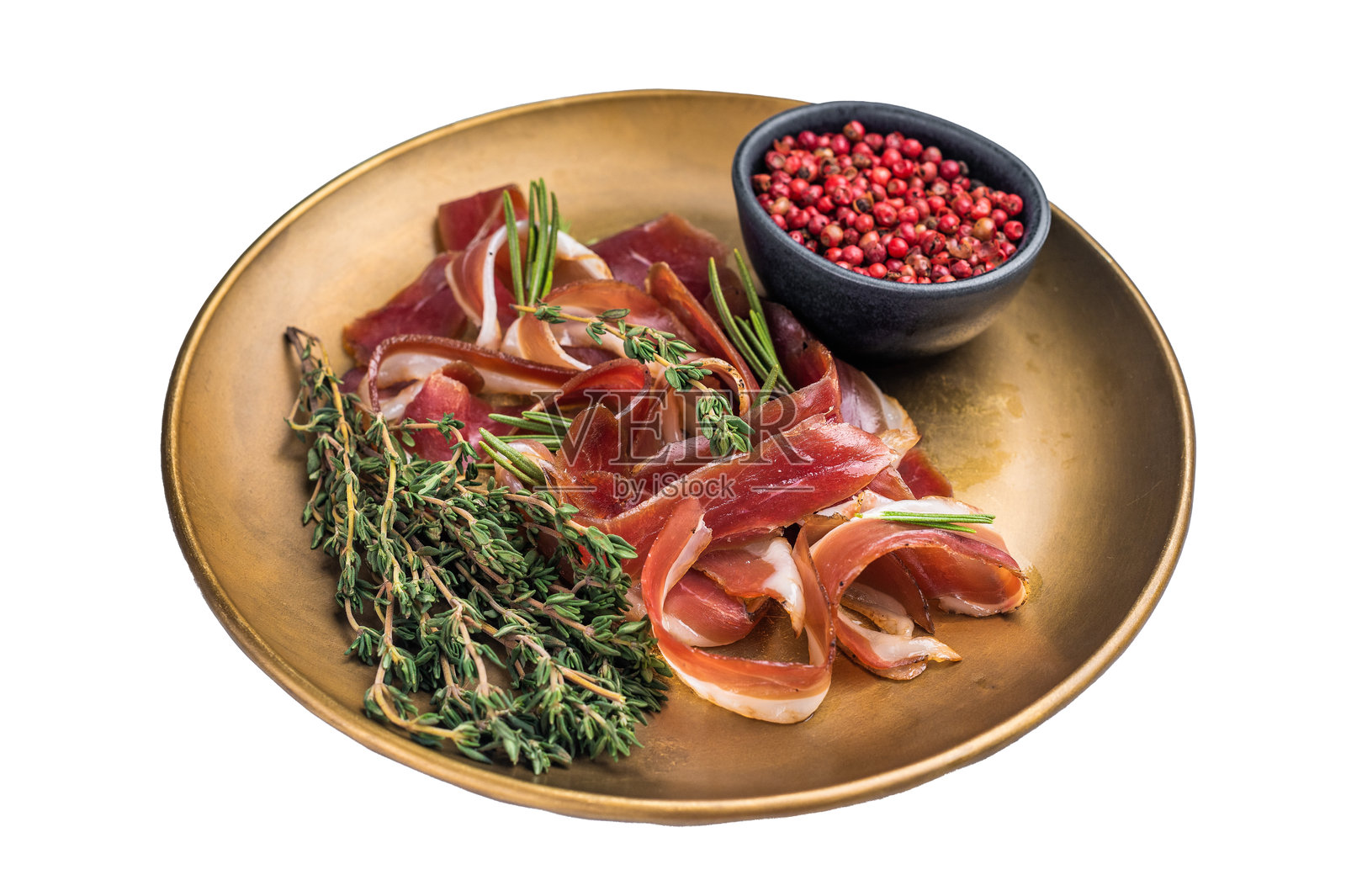 烤鸭胸肉片，烟熏禽肉，盛放在盘中，孤立在白色背景上，俯视照片摄影图片