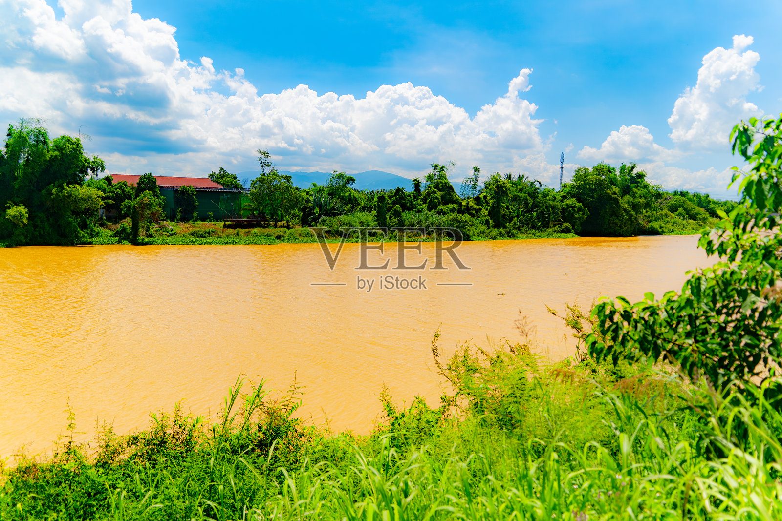 雨后泥泞的河流照片摄影图片